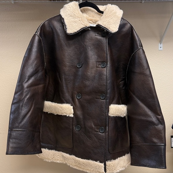 GAP REVERSIBLE RECYCLED VEGAN LEATHER SHERPA JACKET IN BEIGE/BROWN - M - Picture 3 of 7